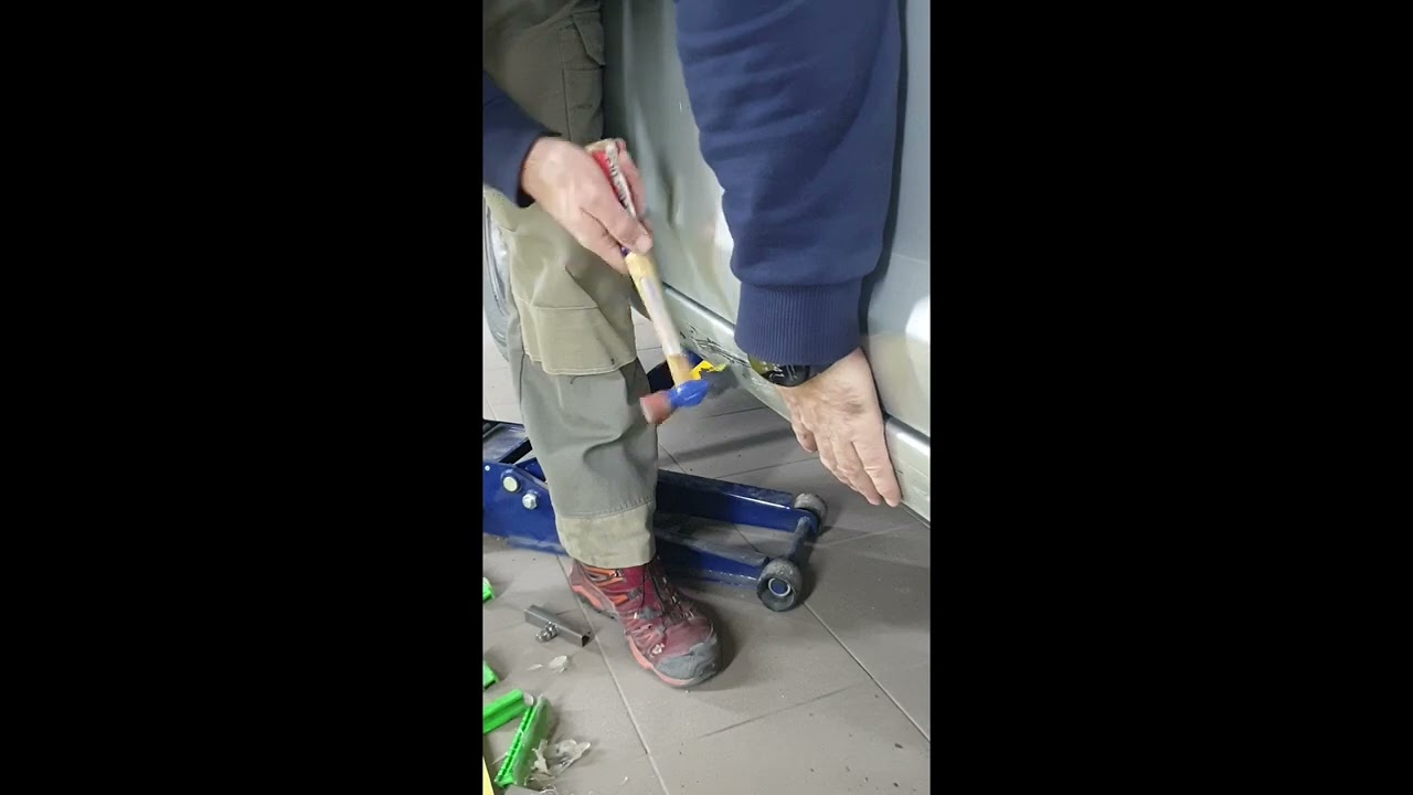 Удаление вмятин без покраски на пороге / Ремонт вмятин без покраски на пороге
