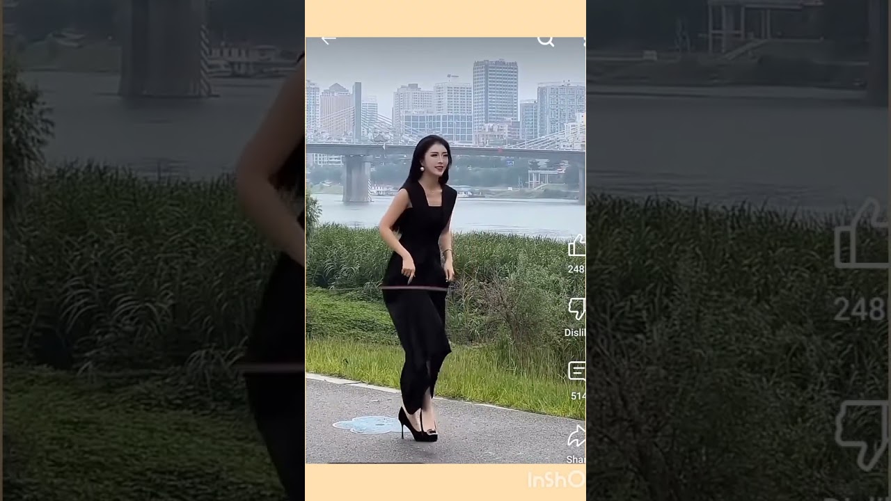 Rainy day woman viber #chinesemovieexplained #koreandramaexplained #chinesedrama
