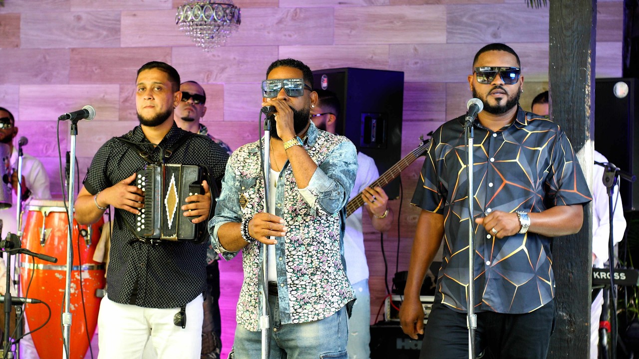 The New Flow Tipico - Luz Maria (Video En Vivo)