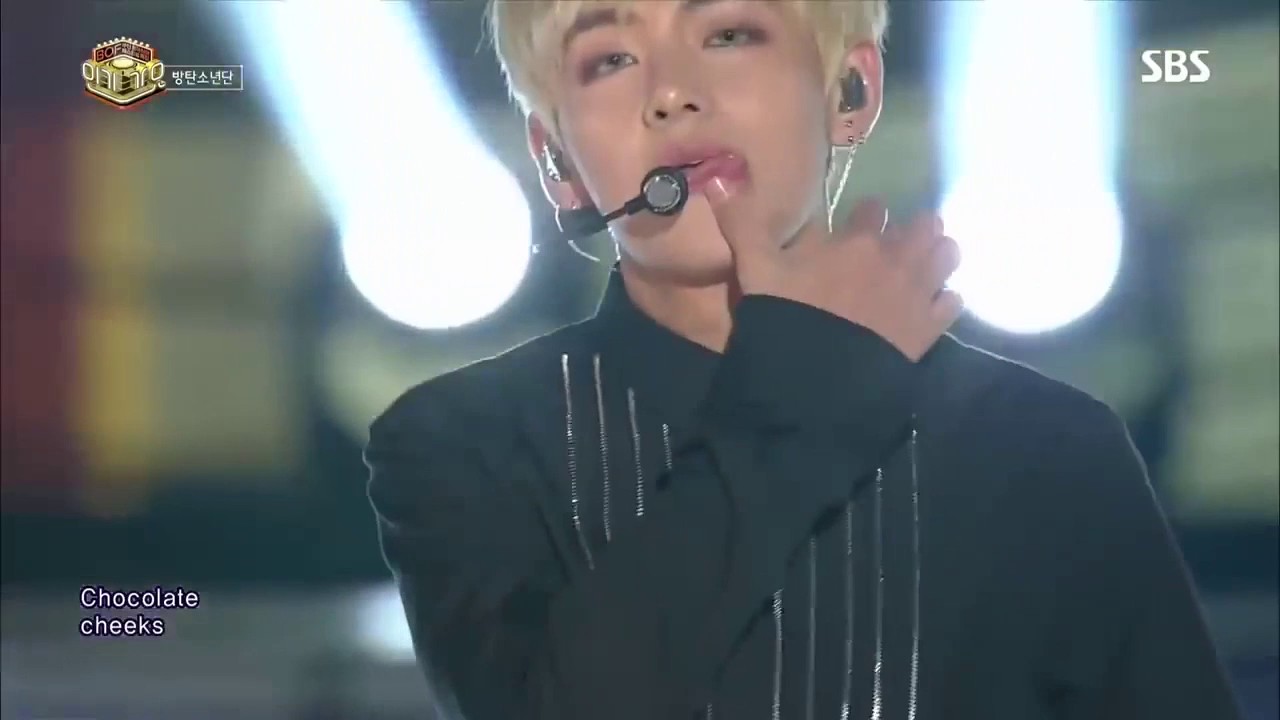 BTS V (TAEHYUNG) SEXY MOMENTS (16+)