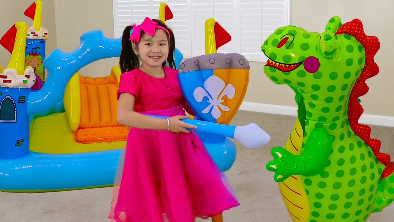 Jannie y el Castillo Inflable de Princesas para Niños | Juego de Princesa, Castillo y Dragón
