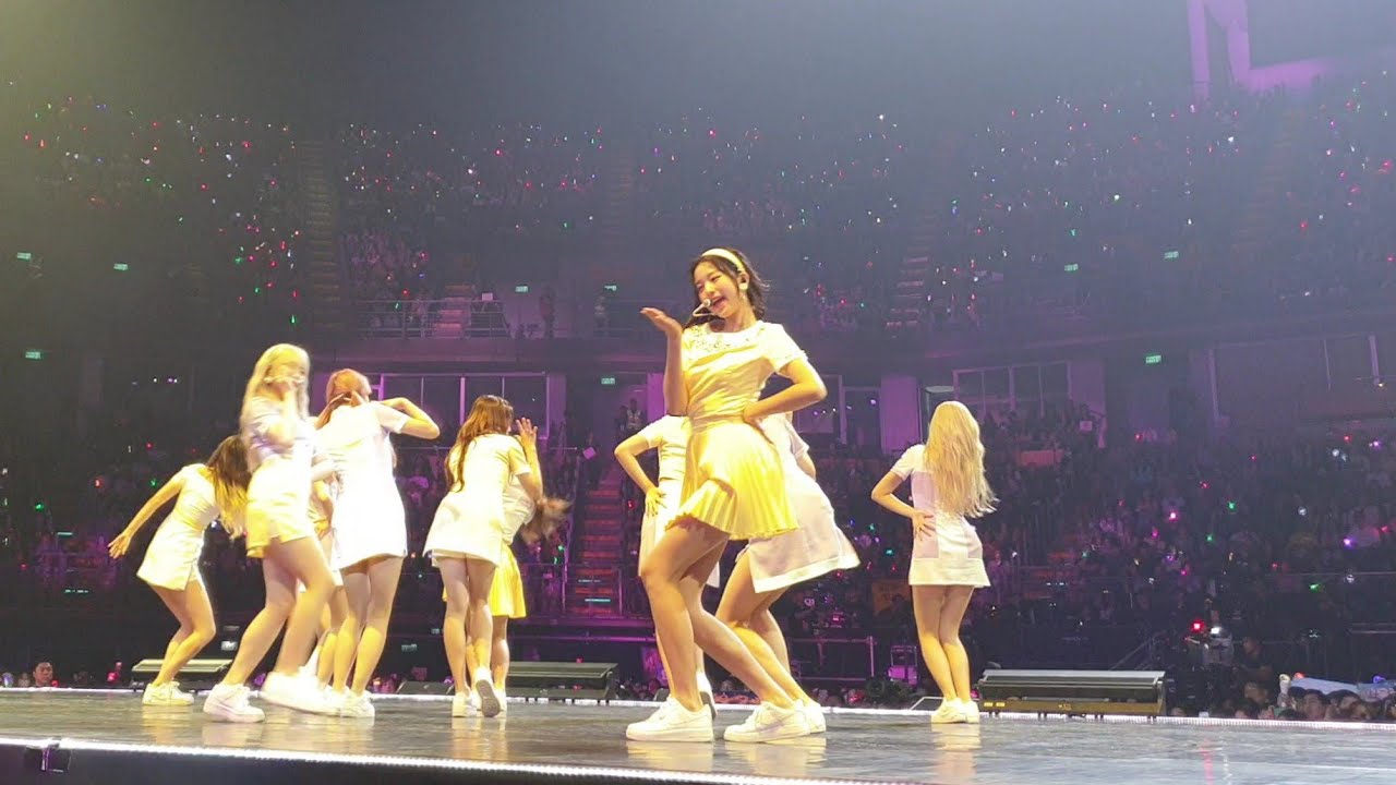아이즈원 - 해바라기 직캠 (190929 KCON 2019 Thailand)
