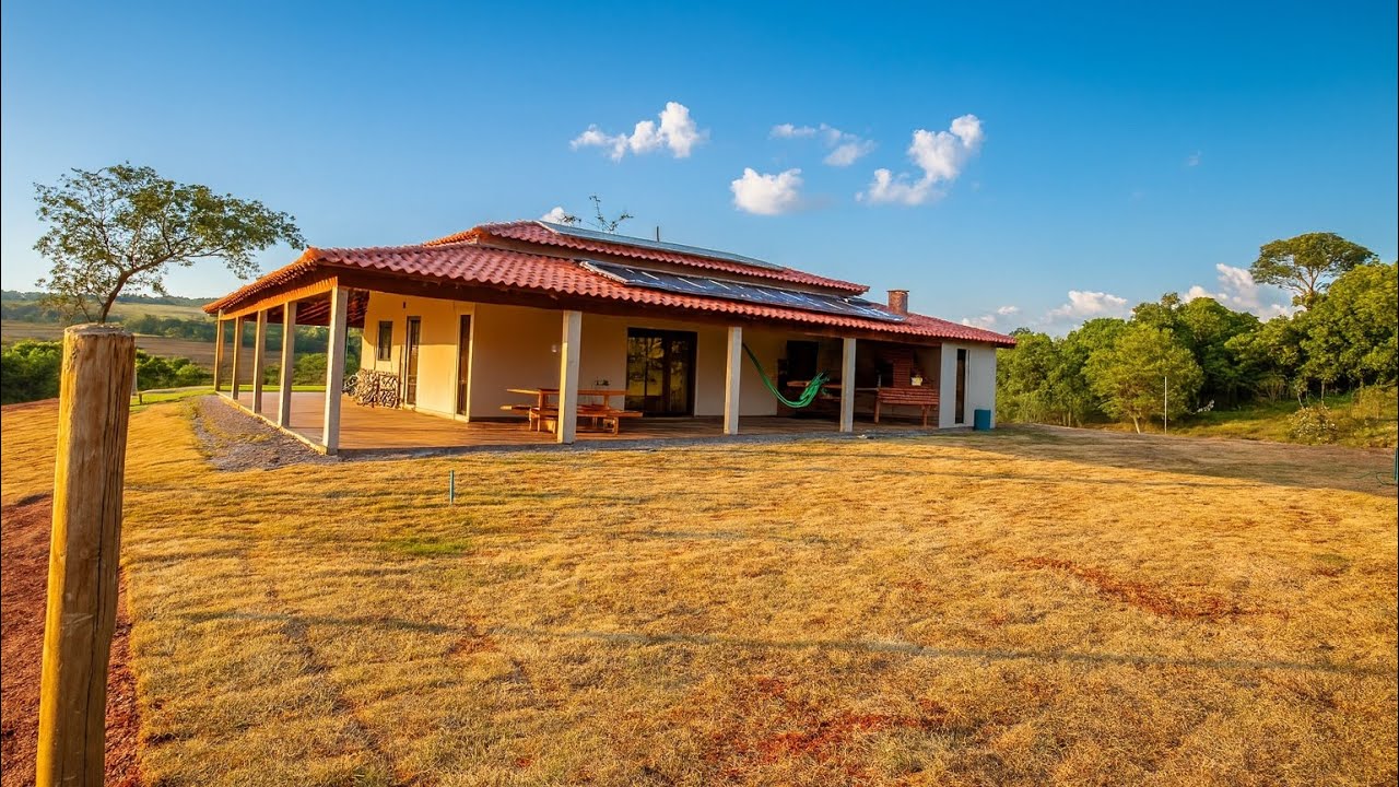 Colocando grama na nossa casa na fazenda