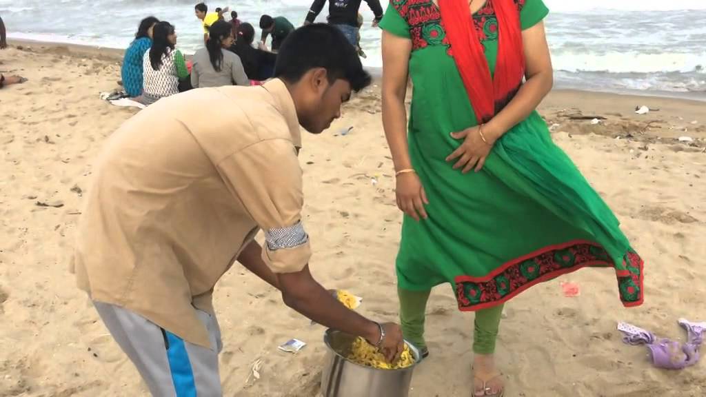 Marina Beach: Vijay's Sundal