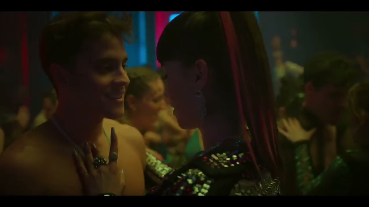 Elite: Season 5 / kissing scene - Rebecca and Ivan
