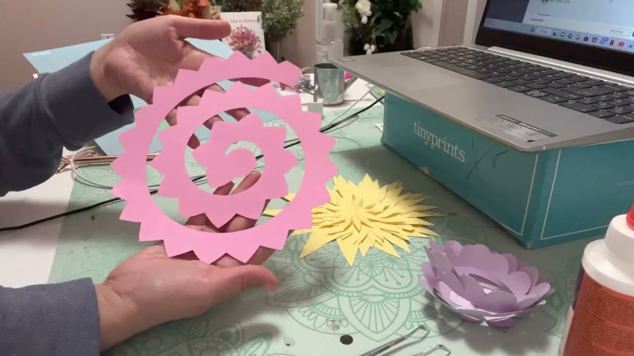 COMO HACER UNA FLOR DE PAPEL USANDO CRICUT/ DIY//TUTORIAL