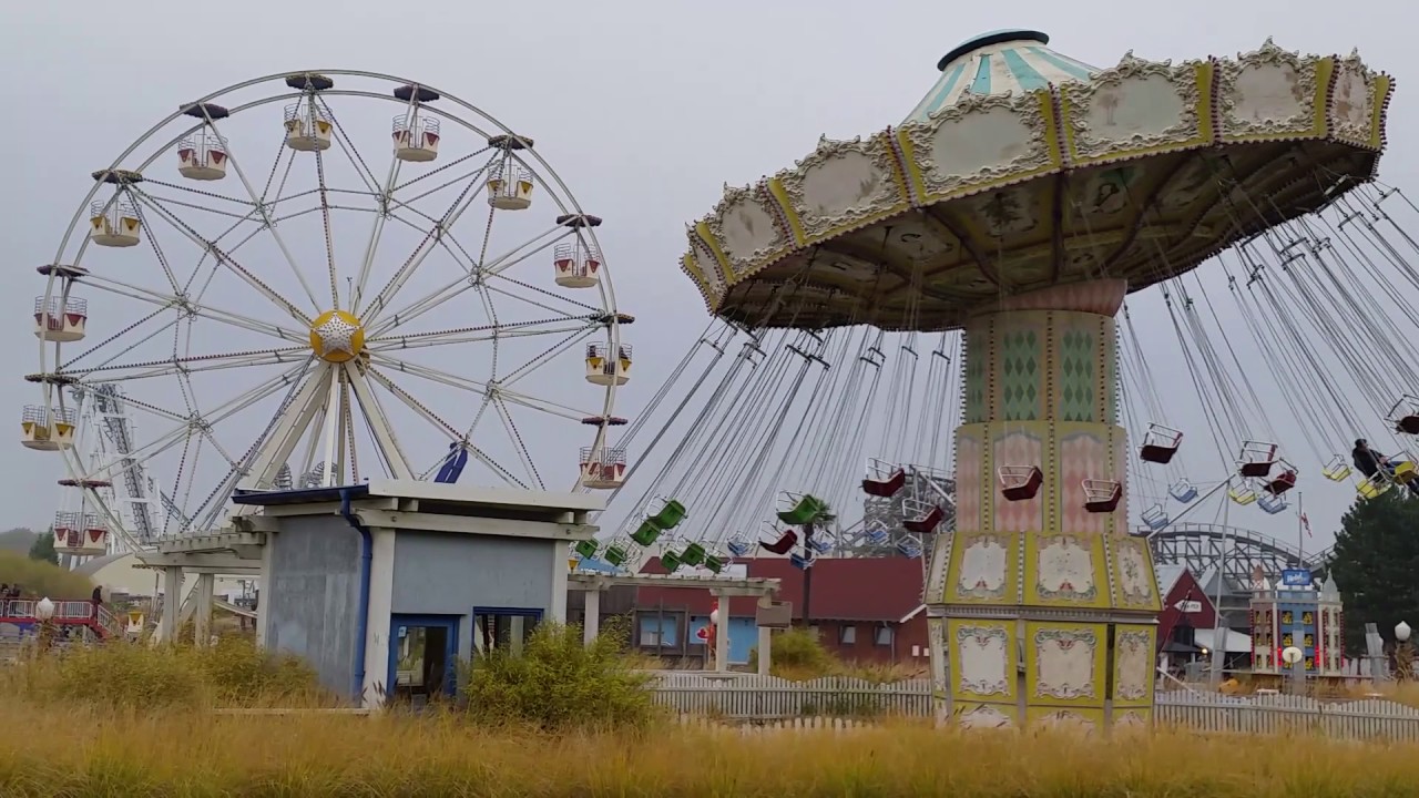 Moviepark Pier Side Carousel (Wellenflug 48 / Zierer)