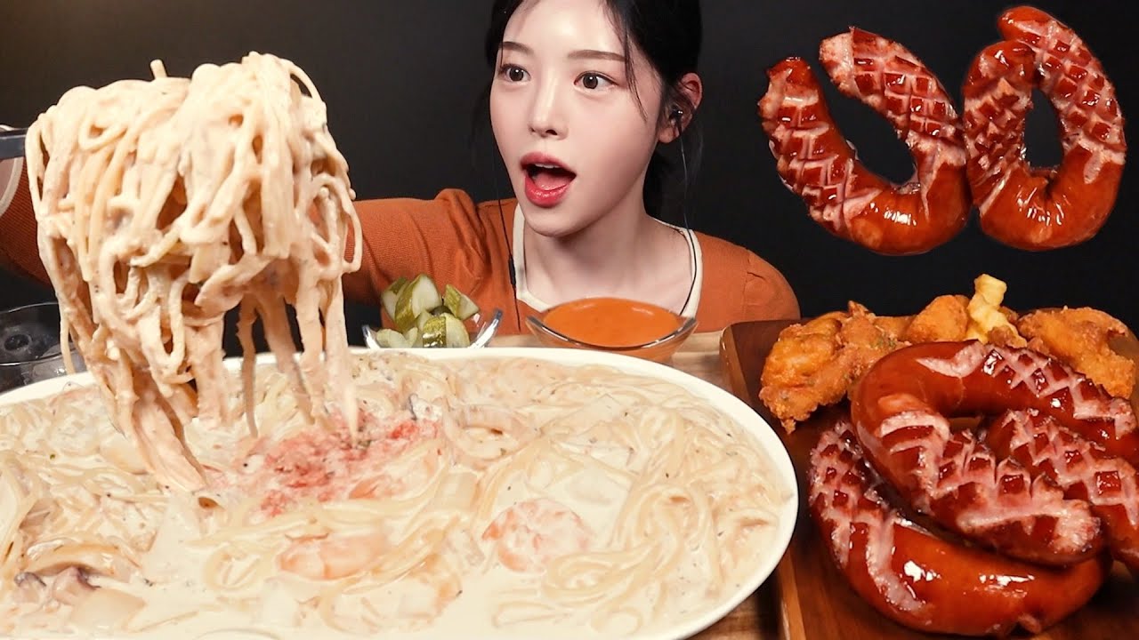 SUB)꾸덕매콤 명란크림파스타에 육즙팡팡 킬바사 치킨 먹방! 디저트 수박까지 꿀조합 리얼사운드 Sausage & Cream Pasta Mukbang Asmr