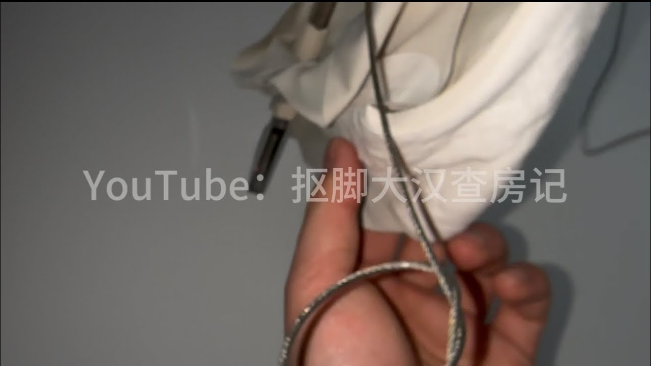 眼睁睁的看着女房客收拾行李却把内裤丢在这，我却没提醒
