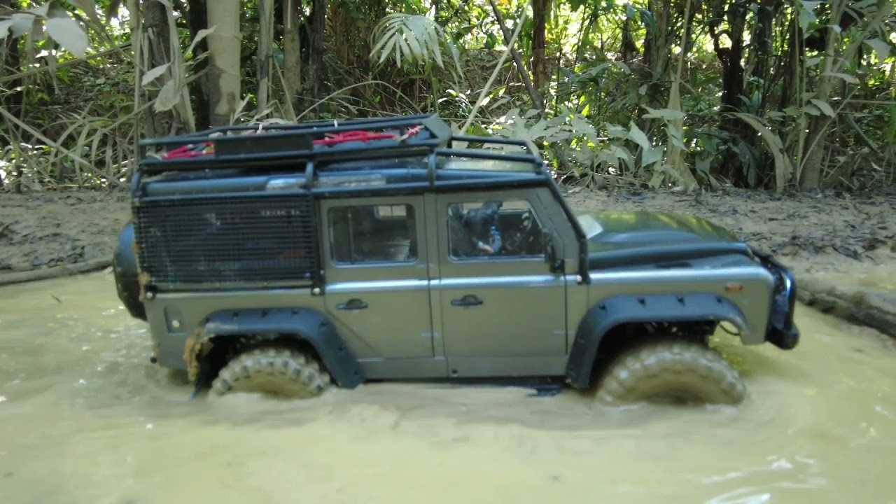Traxxas TRX4 Injora Hardbody D110 Defender Getting Muddy Crawling