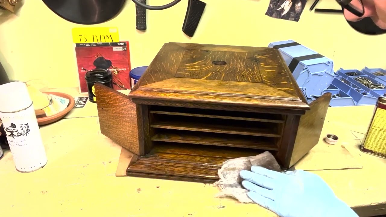 Cleaning the cabinet of a Victor Victrola VV-VI.