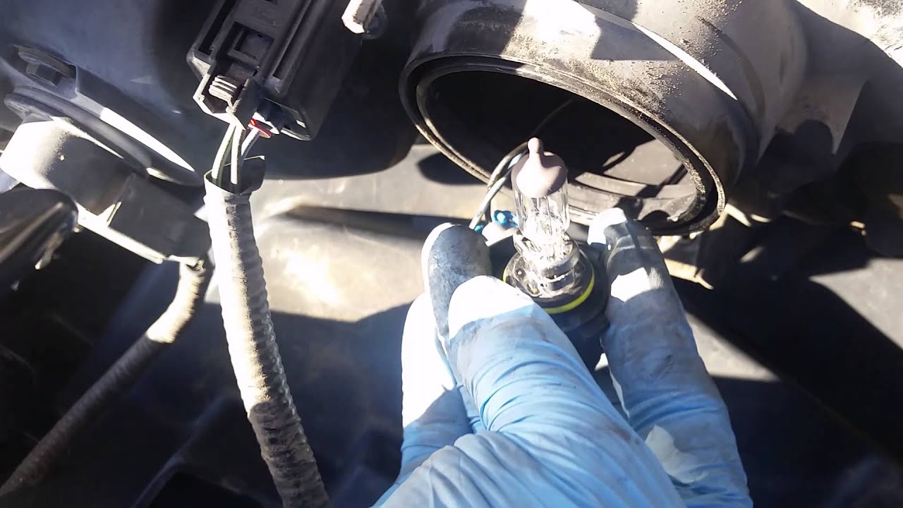 Changing headlight bulb on Ford Expedition