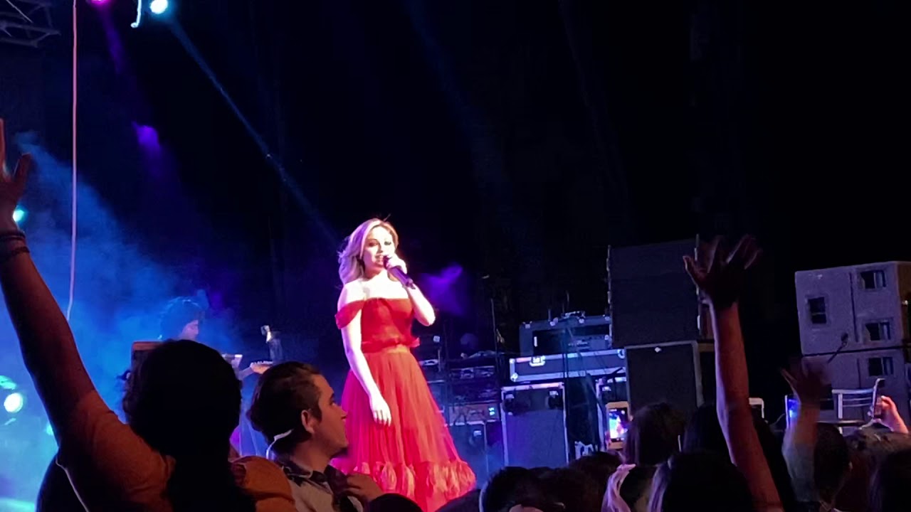 Karol Sevilla - Vuélveme a mirar así - guadalajara