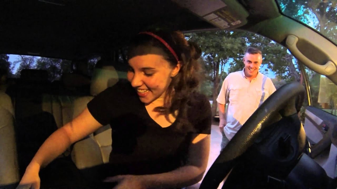 Dad Surprises daughter and her Reaction to a 