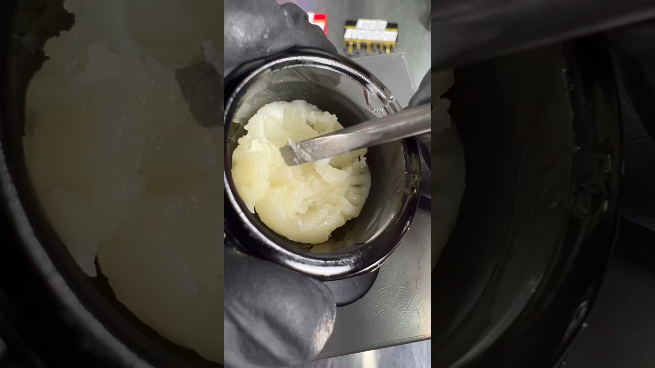 Starting Friday off right 😮&zwj;💨 rosin from Masterball Melts made using RE gear!