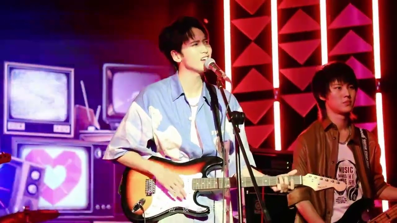 Chen Youwei in the livehouse ~ I wish everyone a happy 520 ❤️