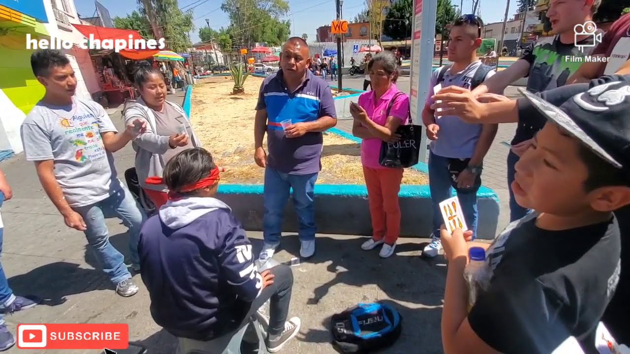 Они обманывают людей с помощью змеи и крадут их деньги, мошенники, гадалки, шарлатаны.