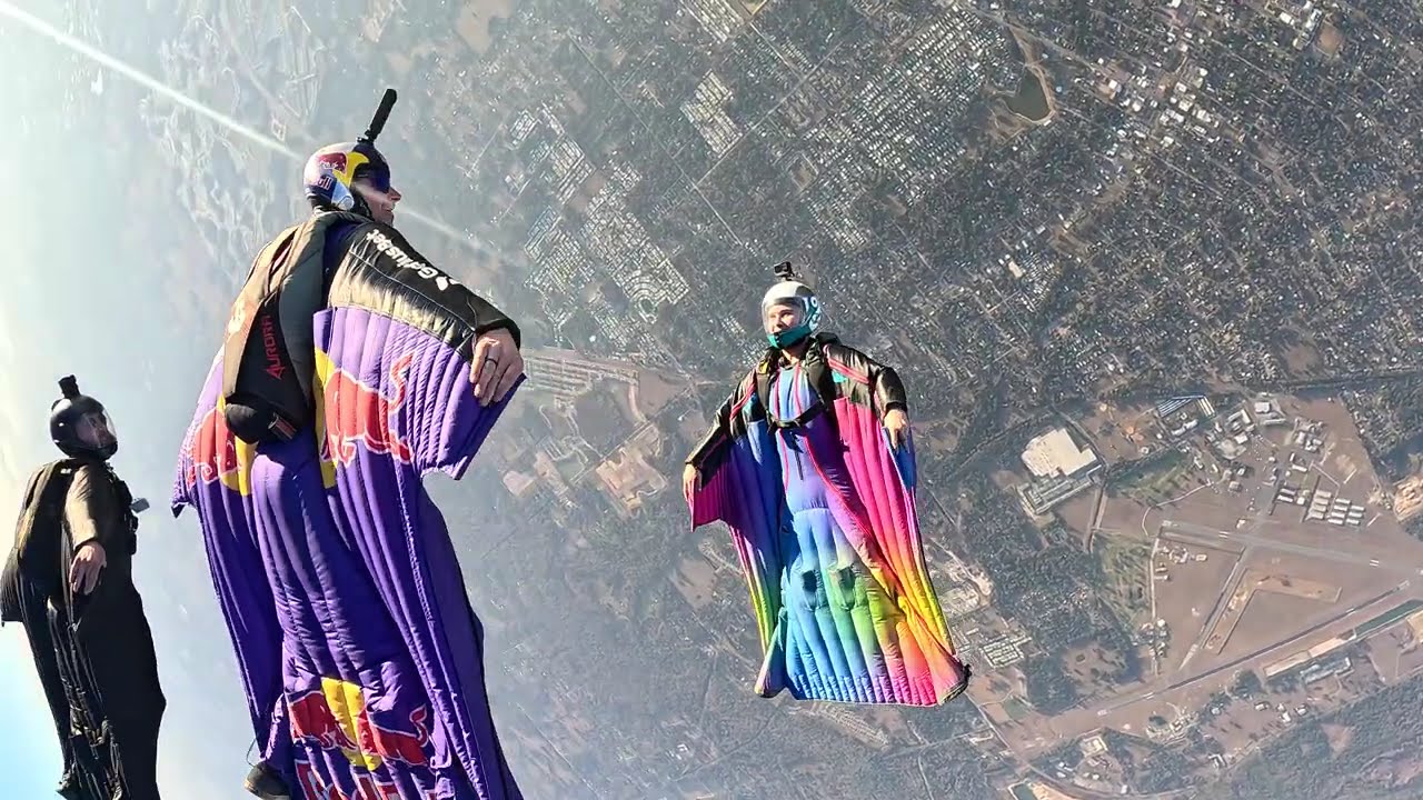 4way wingsuit Redbull Marco Cassie in Zhills