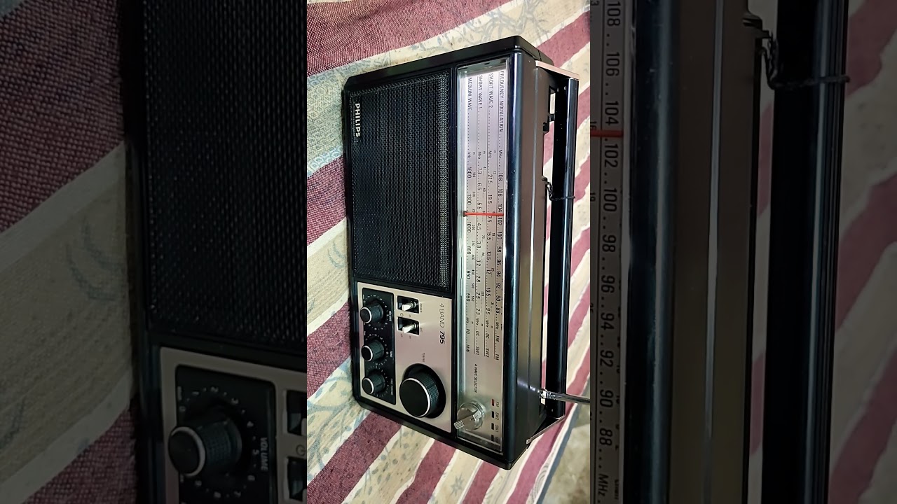 Philips 4 band Radio model 90AL795 made in Netherlands