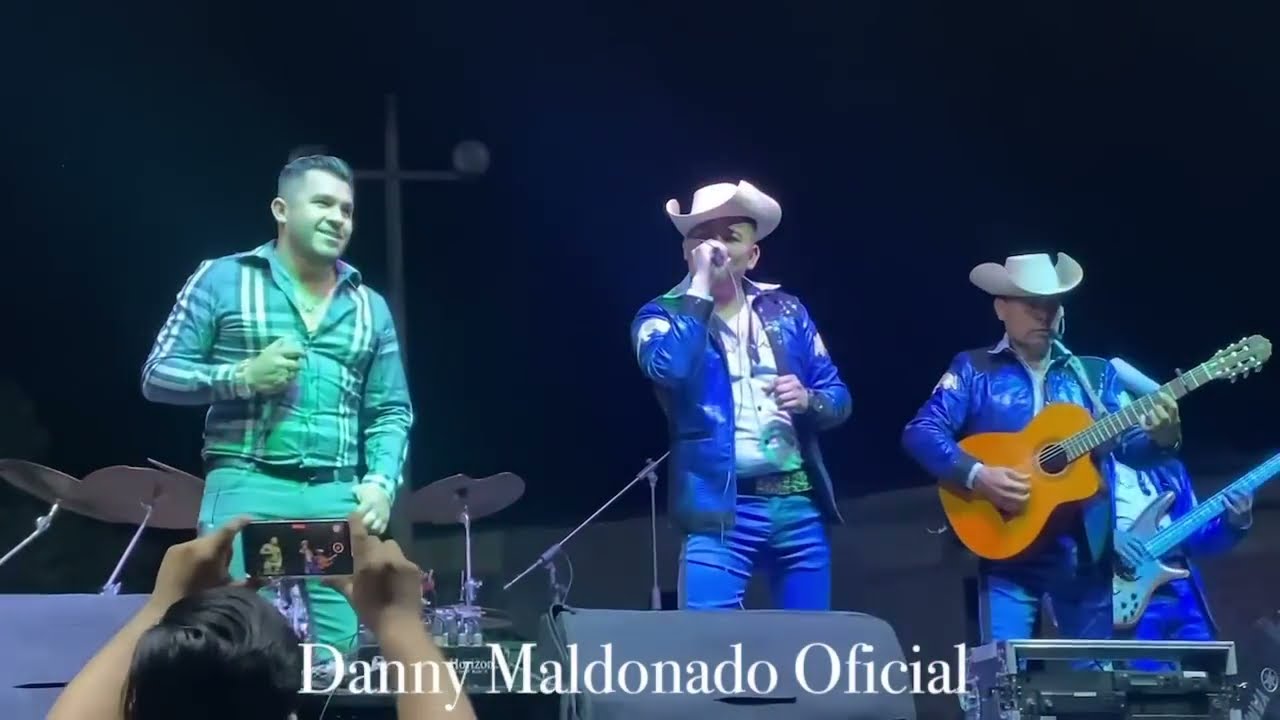 Pobre De El - En Vivo  Gerardo Díaz Y Los Armadillos De La Sierra