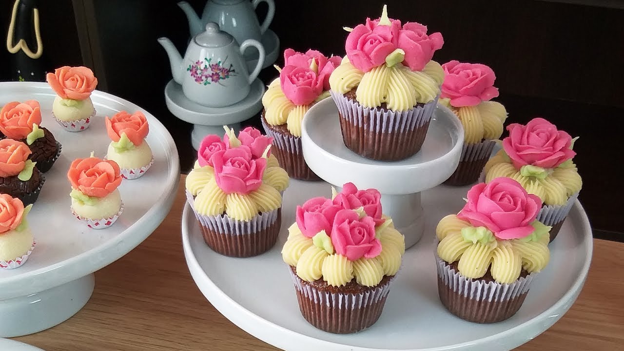 Decoração de Cupcake Floral feito no Bico de Confeitar