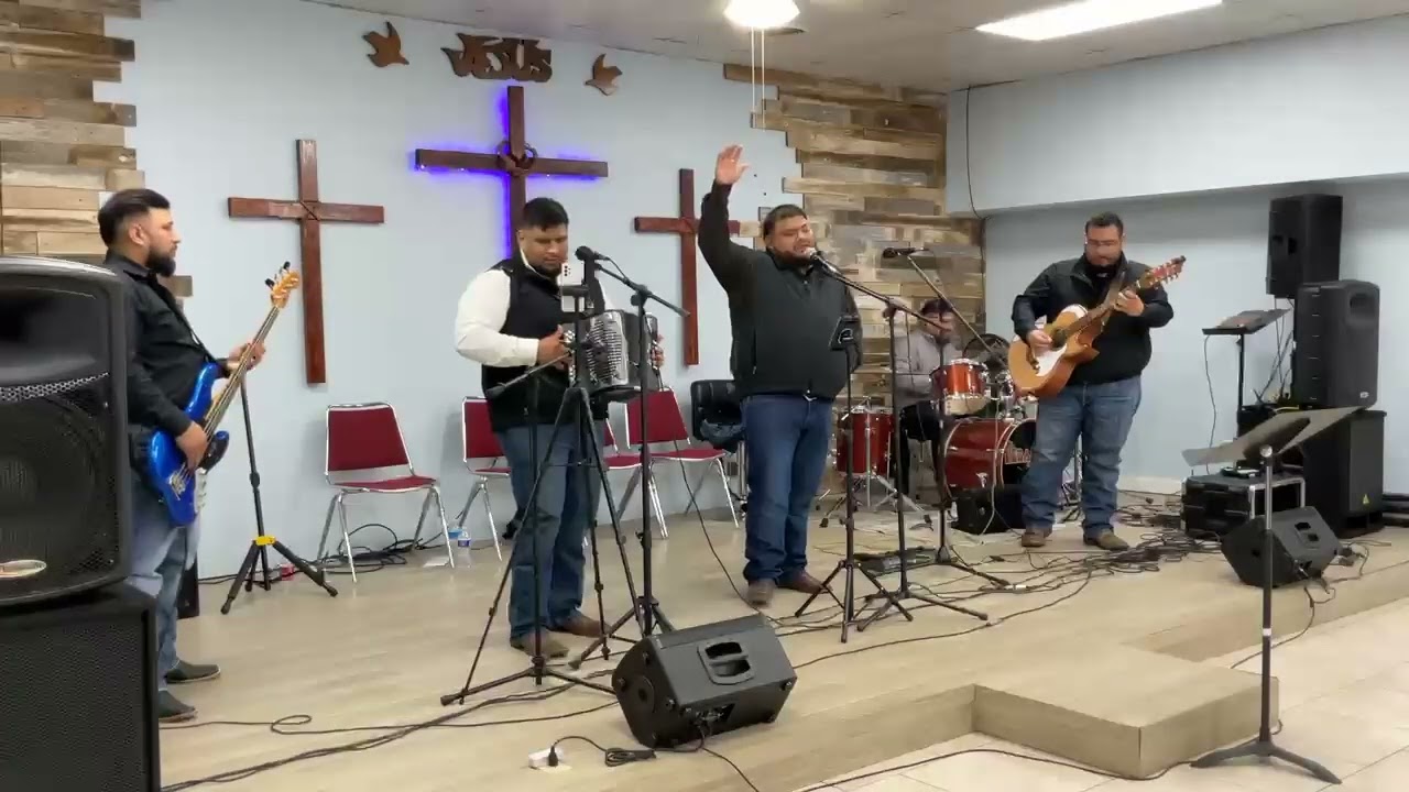 LOS PESADOS DE CRISTO EN VIVO DUMAS TX- Algo Esta Cayendo Aqui- Cumbia