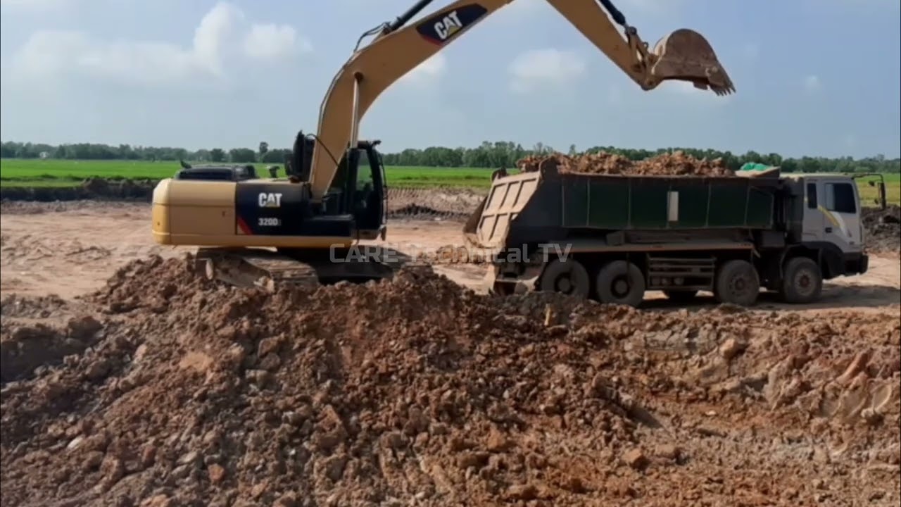 How to excavate a Caterpillar 320D2 Excavator – Caterpillar Movie