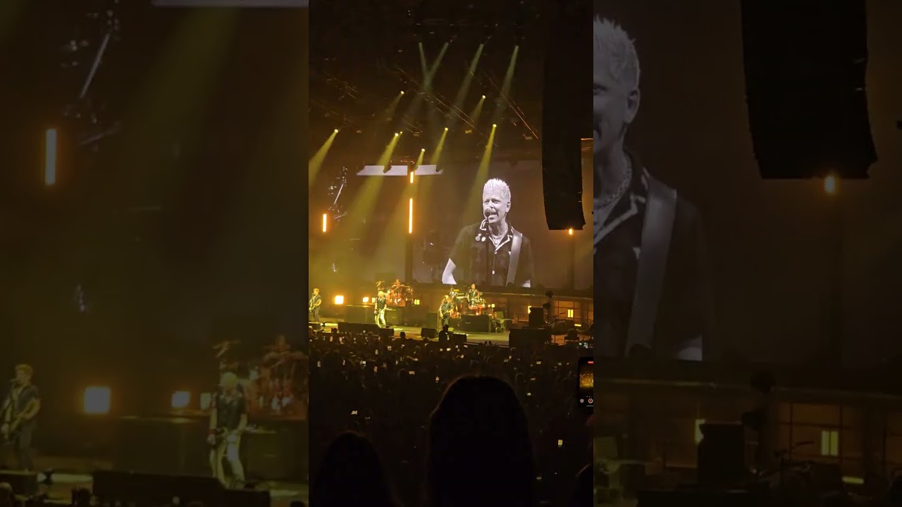 The Offspring open up the show at Kia form with come out and play 
