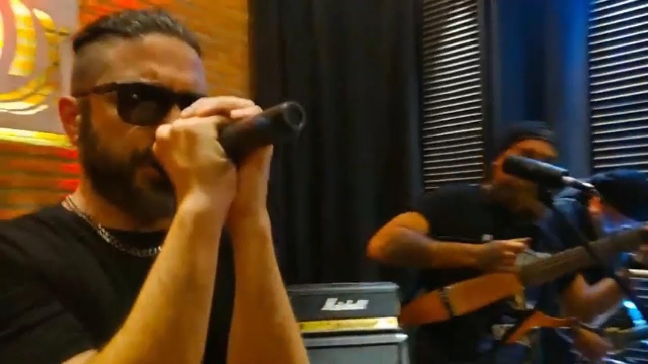 Arraigo interpreta La Oscuridad en La Nave Express