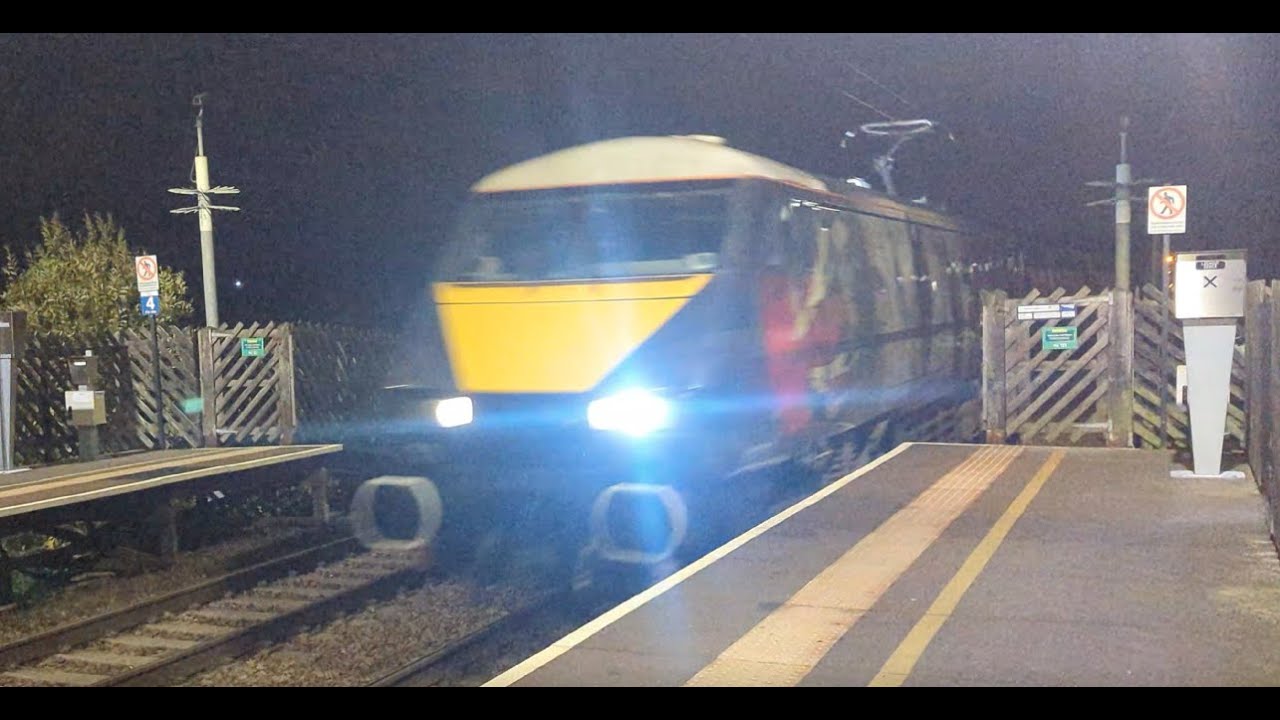 LNER Class 91 - 91111 passing Sandal & Agbrigg (03/11/25)