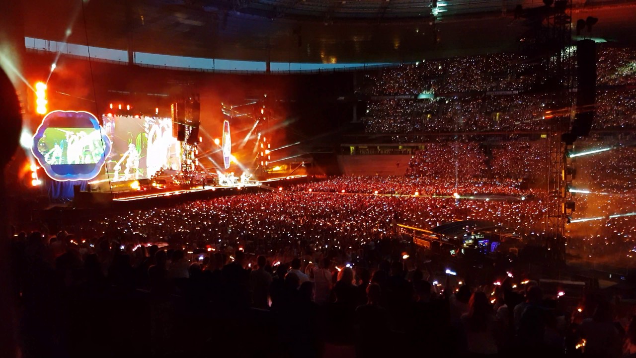 Coldplay - Charlie Brown (Live at Paris 16/07/2017)