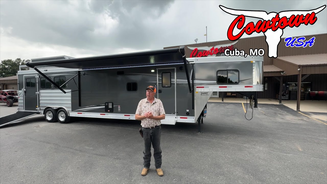 2025 Merhow 8316 Side Load Three Horse Trailer with Living Quarters