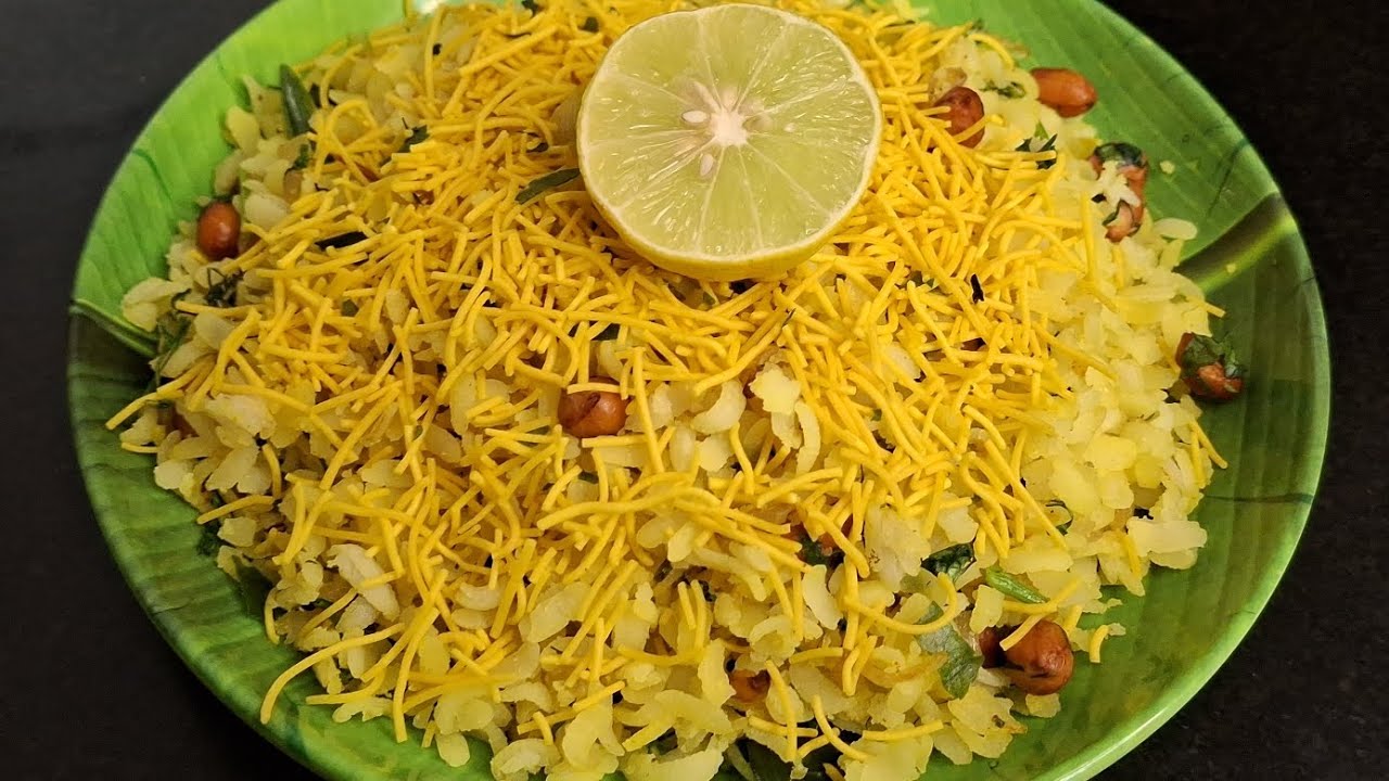 Indori Famous Poha recipe || Healthy light breakfast for kids and Bachelors 