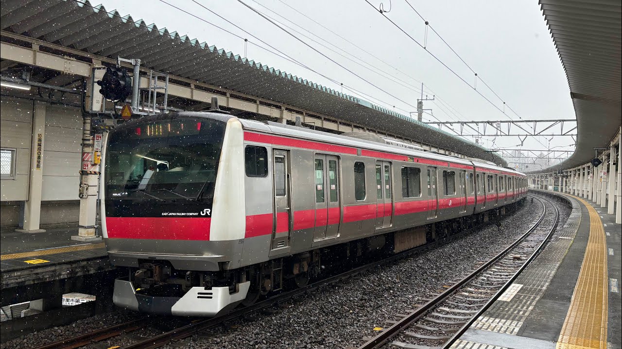 E233系5000番台515編成が大網駅を出発するシーン。