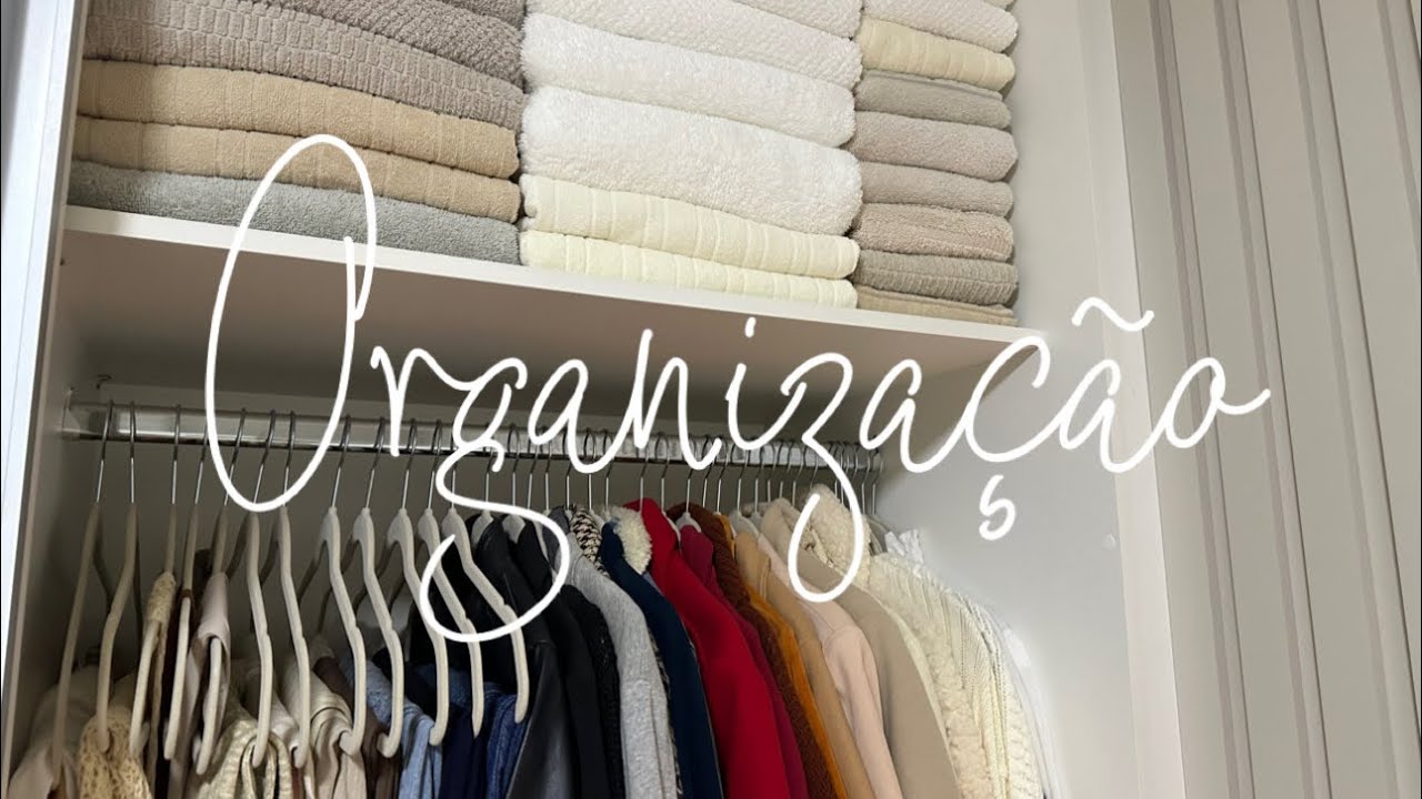 Organização do guarda roupas, troquei os cabides, dobras para otimizar espaço