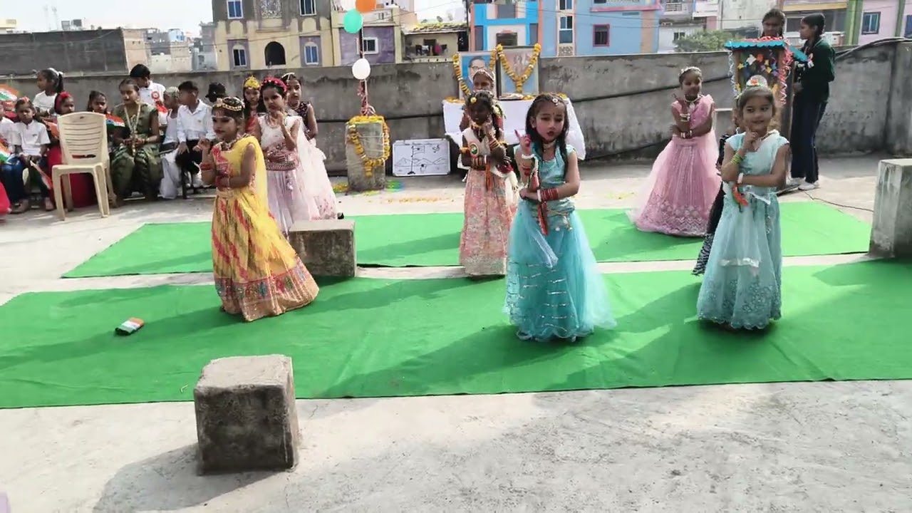 Dance 🪩 performed by class UKG Girl