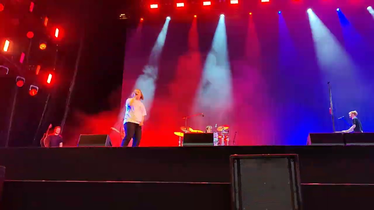 Lewis Capaldi - A Thousand Miles cover Vanessa Carlton // Live at Lowlands 2022
