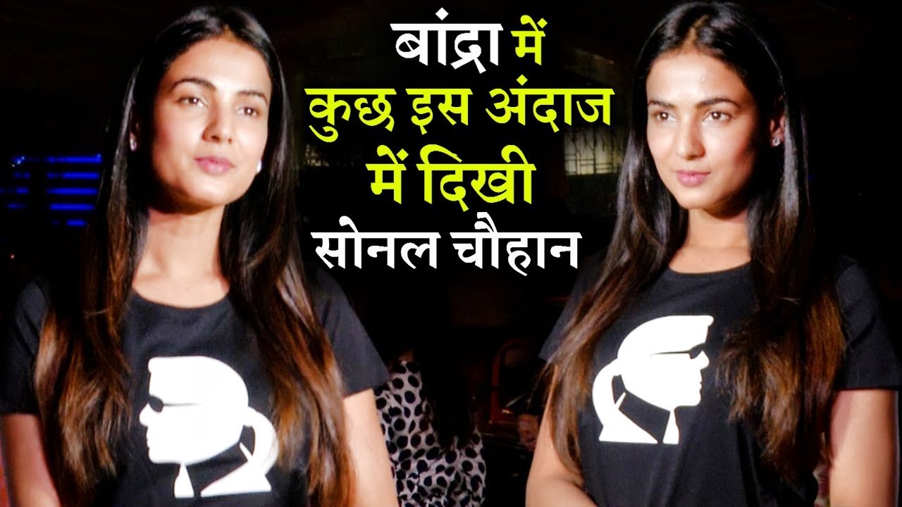 Hot Sonal Chauhan Spotted In Bandra