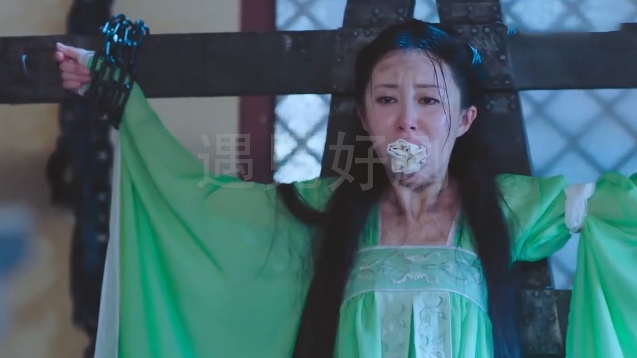她被迫淪為青樓妓女，王爺發現後暴怒血洗青樓為她復仇！#中国电视剧 #古装剧