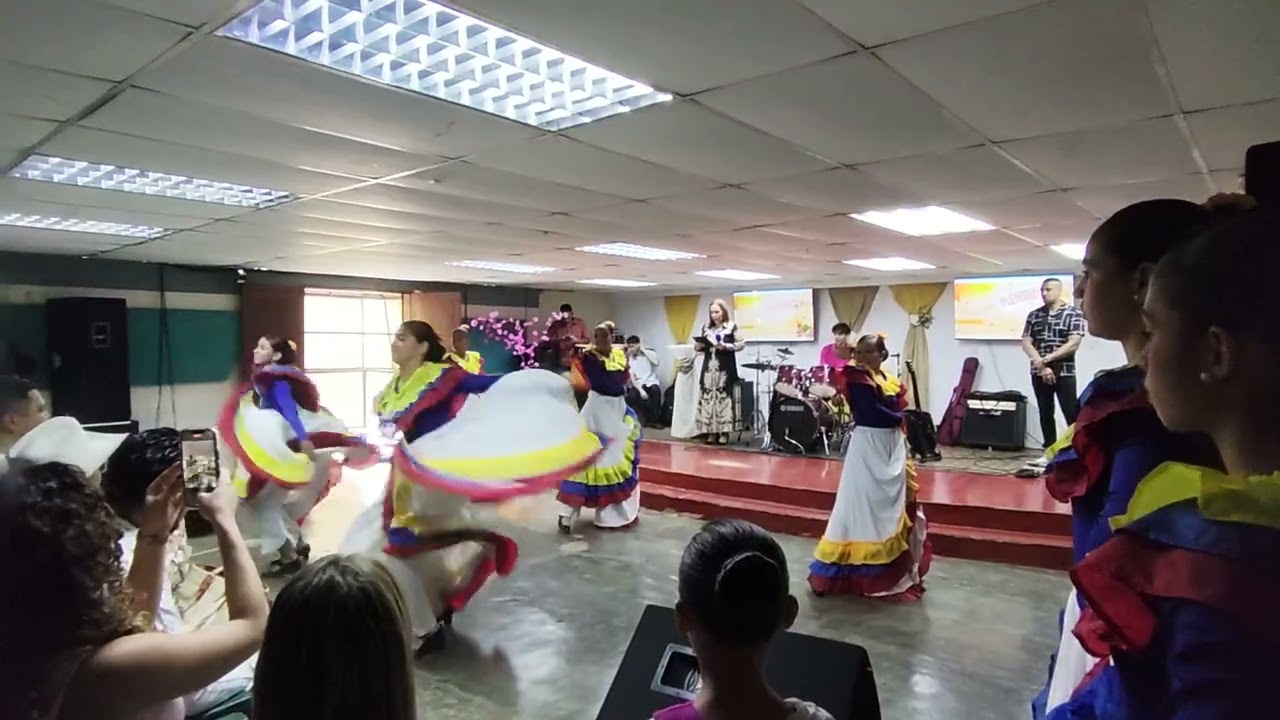 Danza folclórica Iglesia el salvador Turmero 