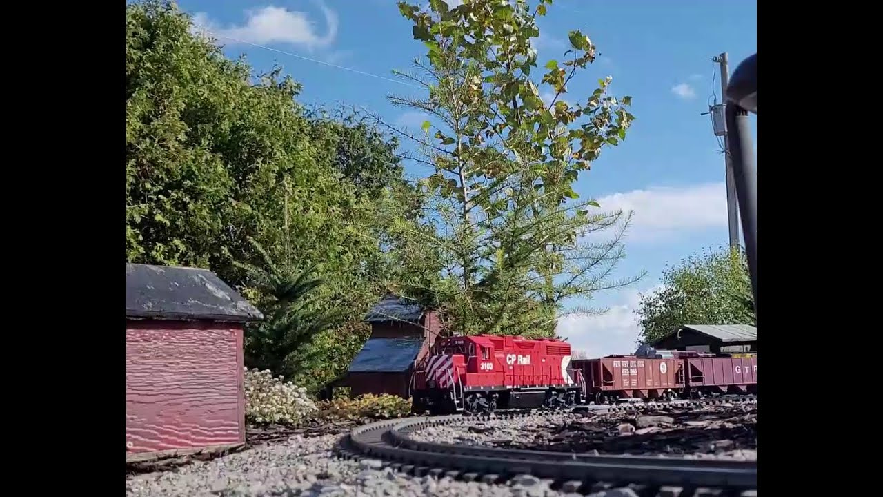 USA Trains GP 38-2 Runs Freight