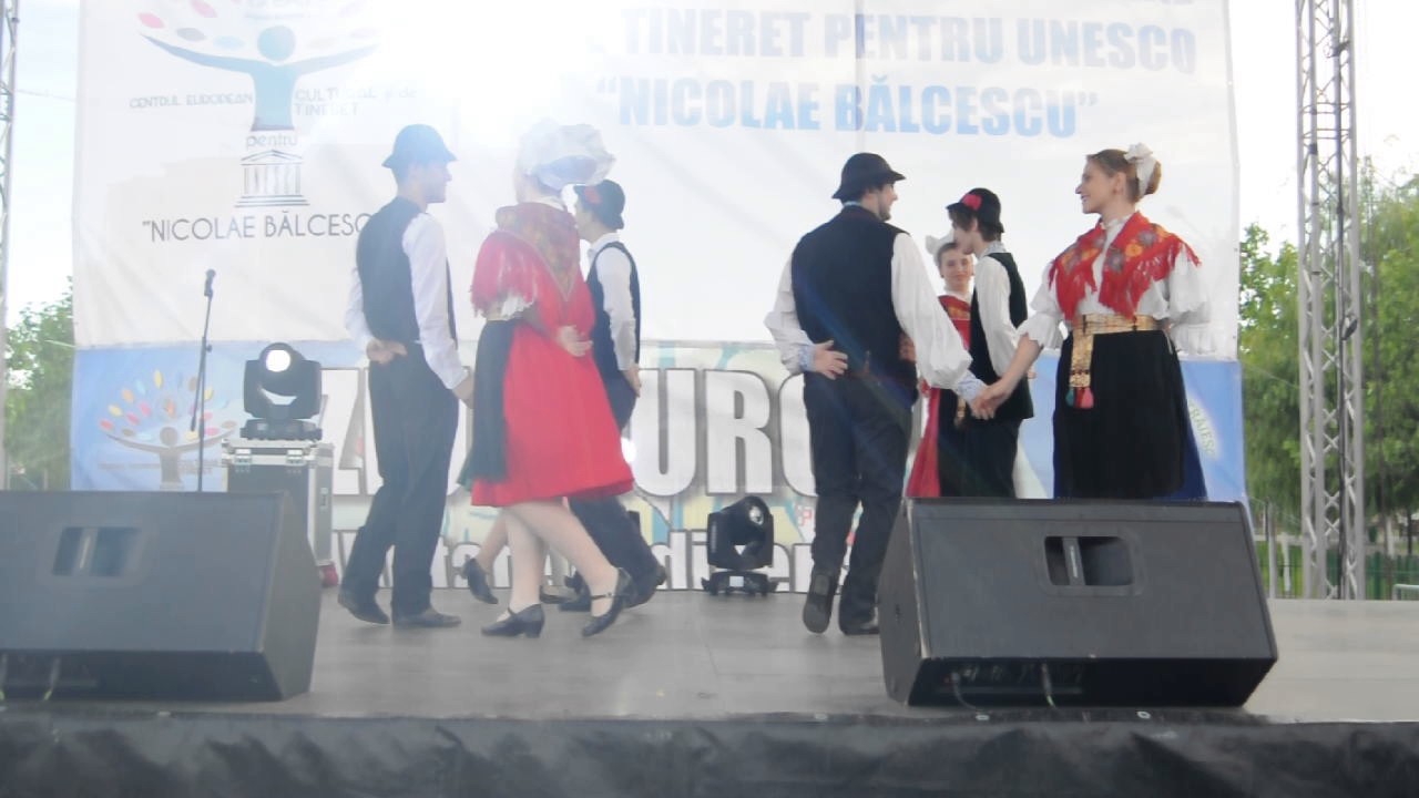 Dans Frantuzesc - Tourdion / French Traditional Dance - Tourdion