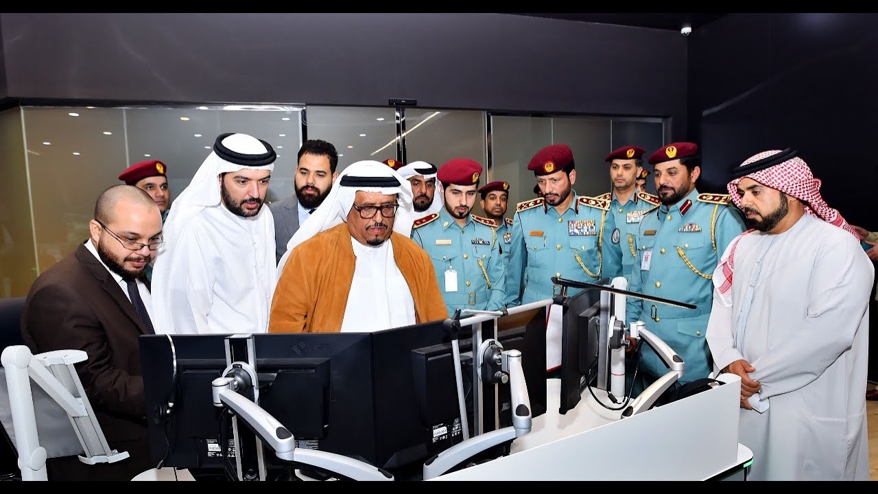 الفريق ضاحي خلفان يزور القيادة العامة لشرطة الشارقة ويطلع على سير العمل بغرفة العمليات وجاهزيتها