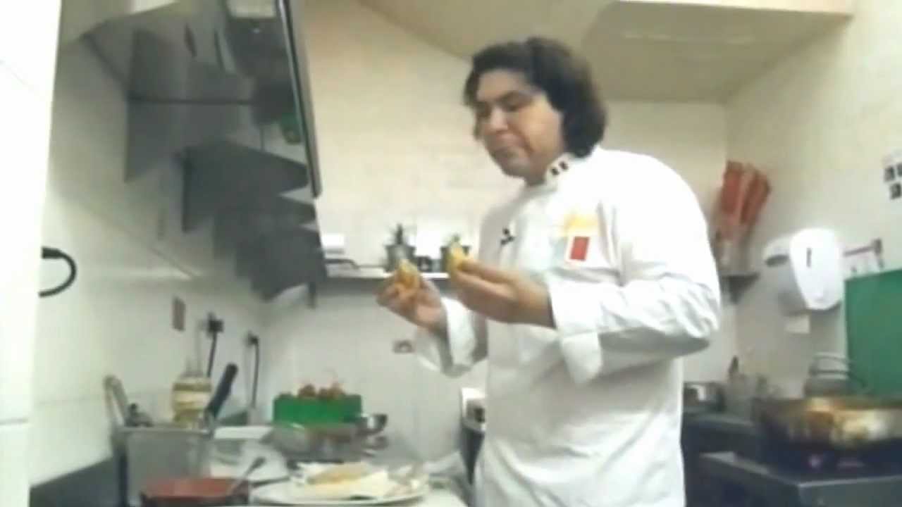 Gastón Acurio - Preparando empanadas