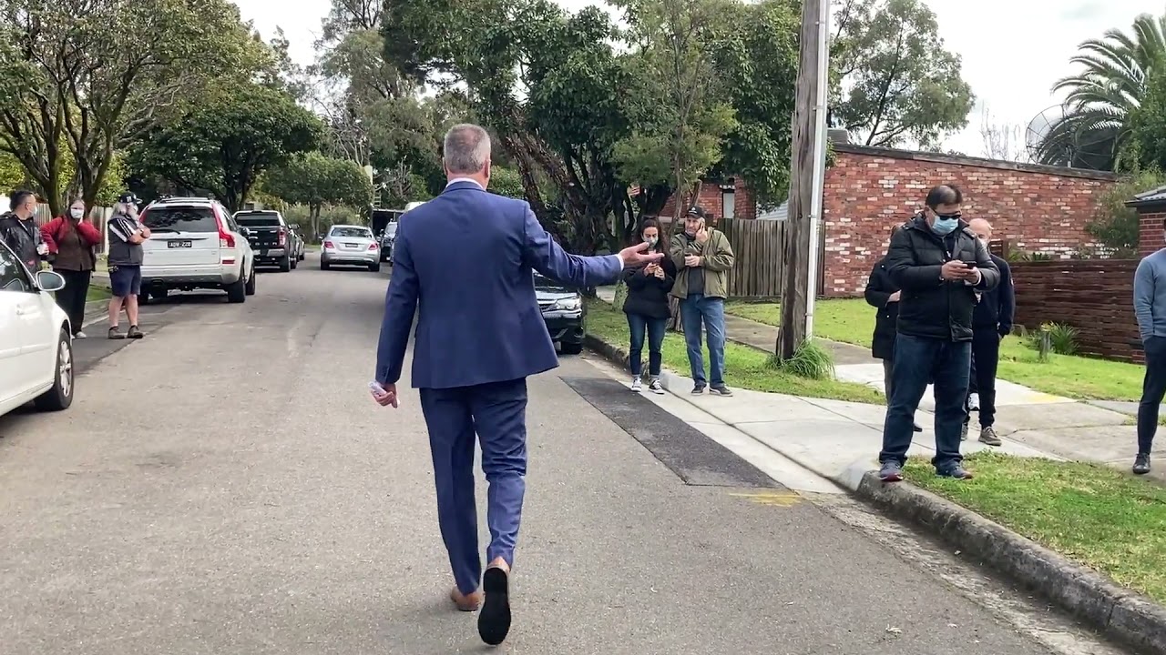 Живой аукцион по адресу 3 Gowan Road, Mount Waverley | Продан на аукционе дороже на 114 000 долла...