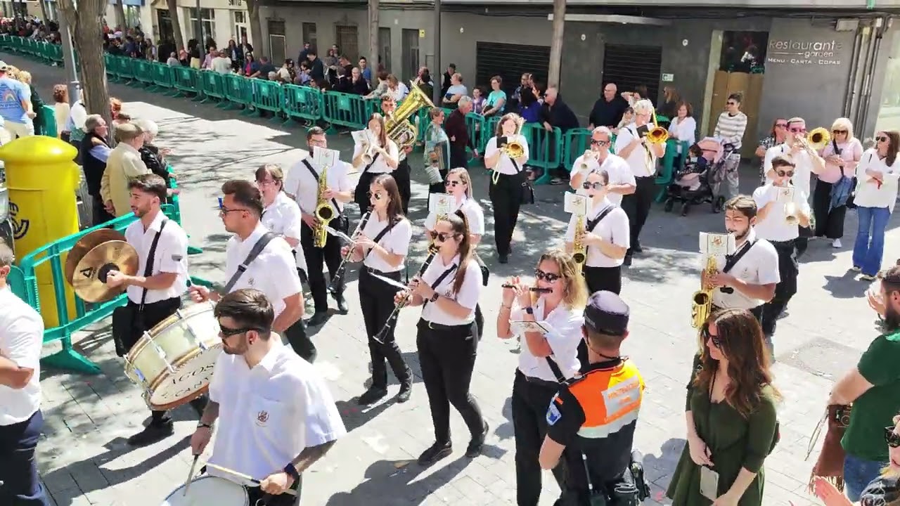 Finalización del desfile infantil con la comparsa Benimerines en San Vicente del Raspeig 2023