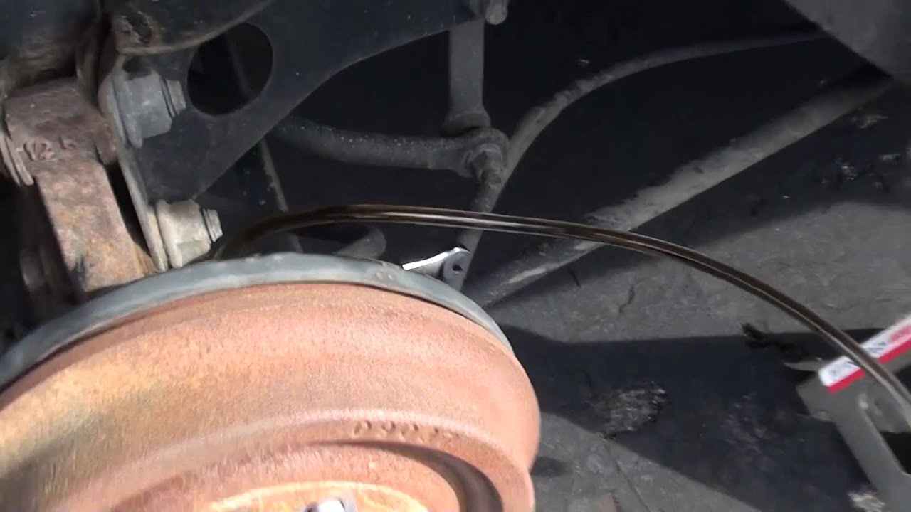 Прокачка тормозов на Saturn SL2 без ABS