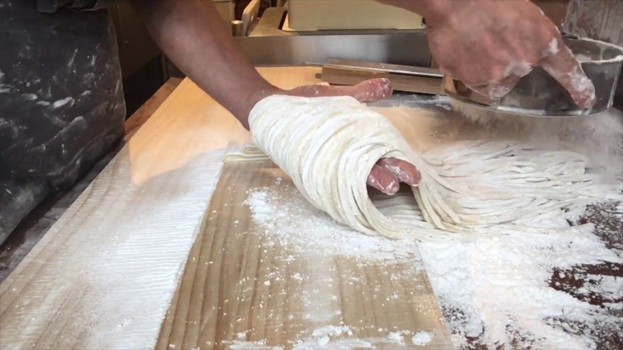 虹やの手打ちうどんができるまで