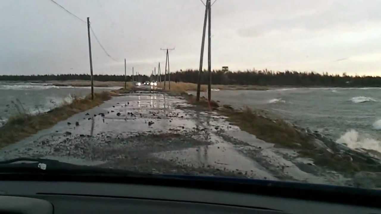 Myrskyaallot 27.12.2011 Ohtakarissa. (Storm at Ohtakari)