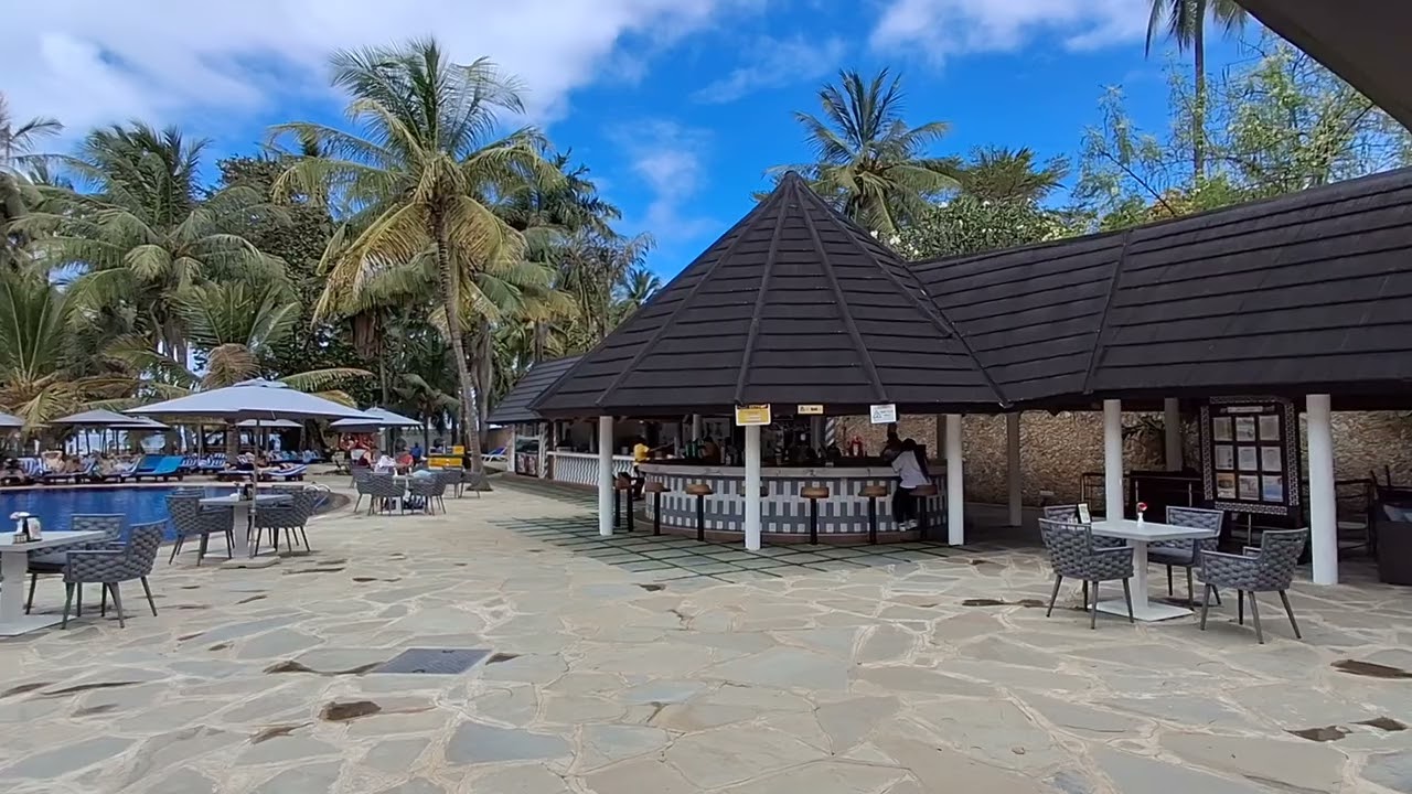 Travellers Beach Hotel 